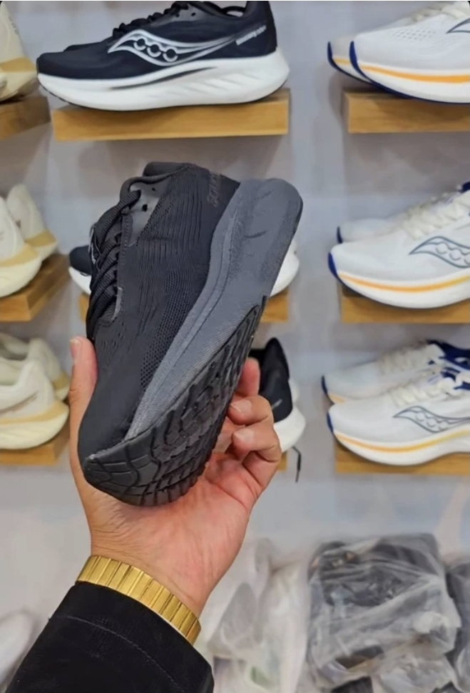 کتونی ساکونی راید 18/سایز ۴۰ الی ۴۵/ Saucony Ride 18/ساخت ویتنام فروش عمده و تک