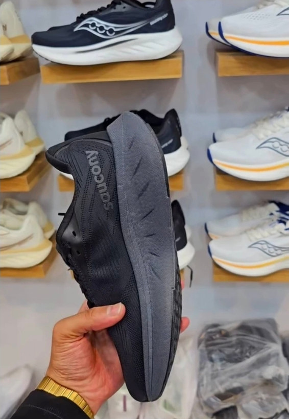 کتونی ساکونی راید 18/سایز ۴۰ الی ۴۵/ Saucony Ride 18/ساخت ویتنام فروش عمده و تک