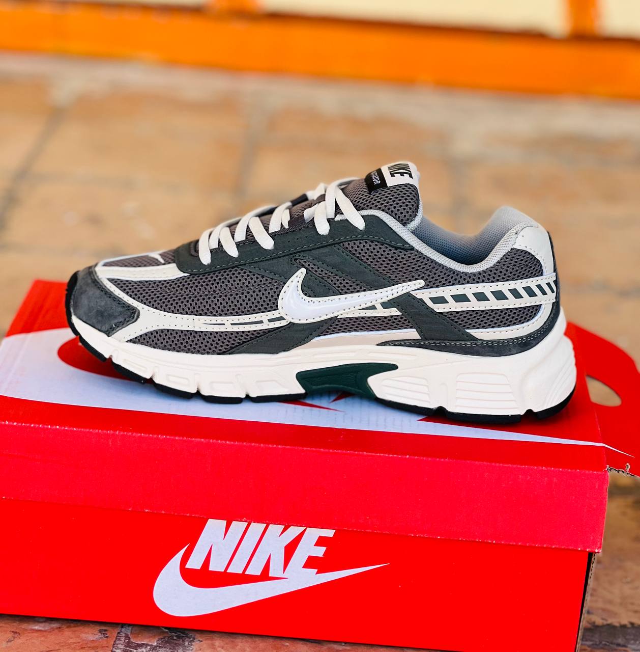 کتونی ویتنامی نایک انیتیتاتور Nike Initiator /سایز 40تا ۴۵/ ساخت ویتنام / فروش عمده و تک