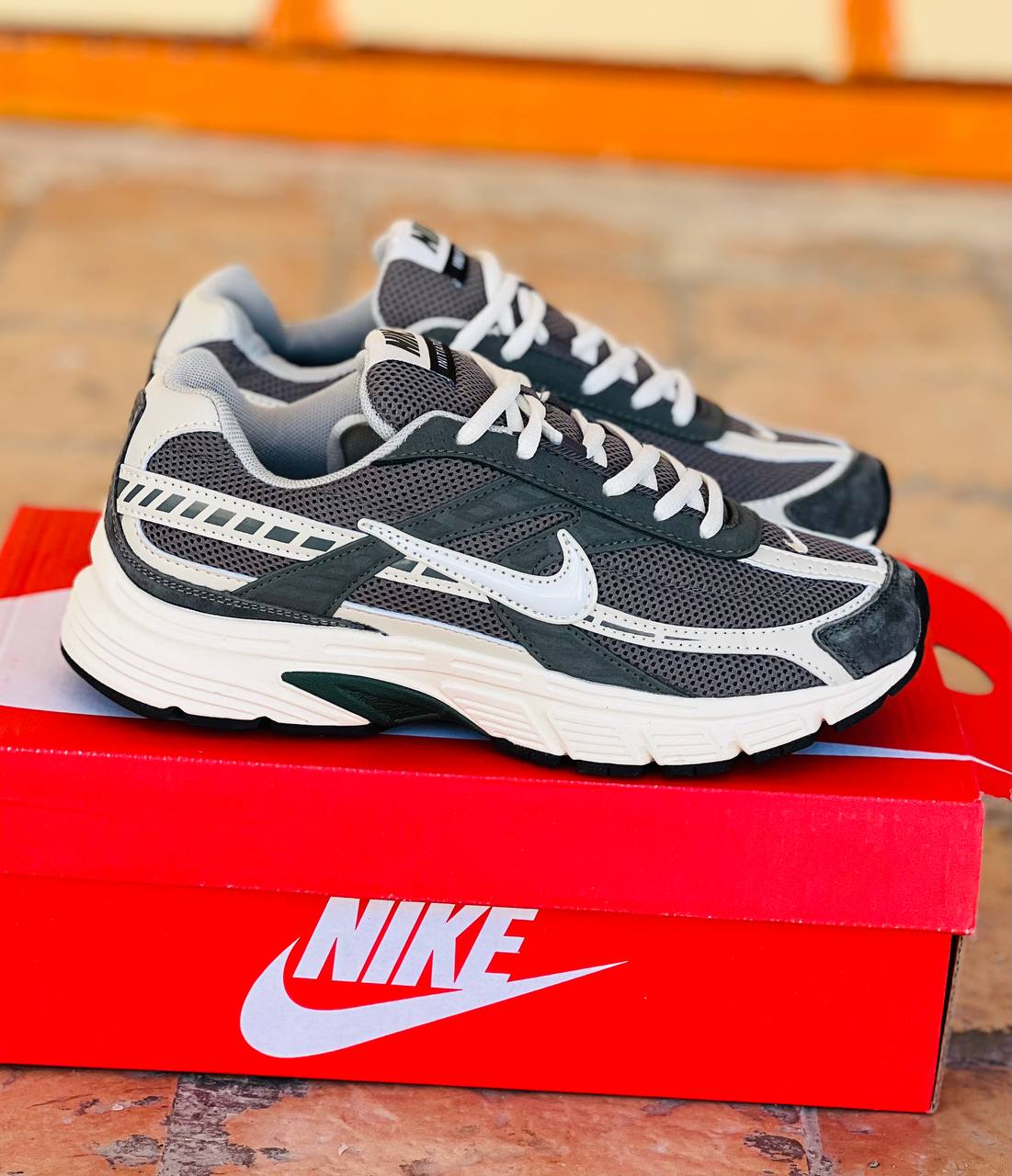 کتونی ویتنامی نایک انیتیتاتور Nike Initiator /سایز 40تا ۴۵/ ساخت ویتنام / فروش عمده و تک