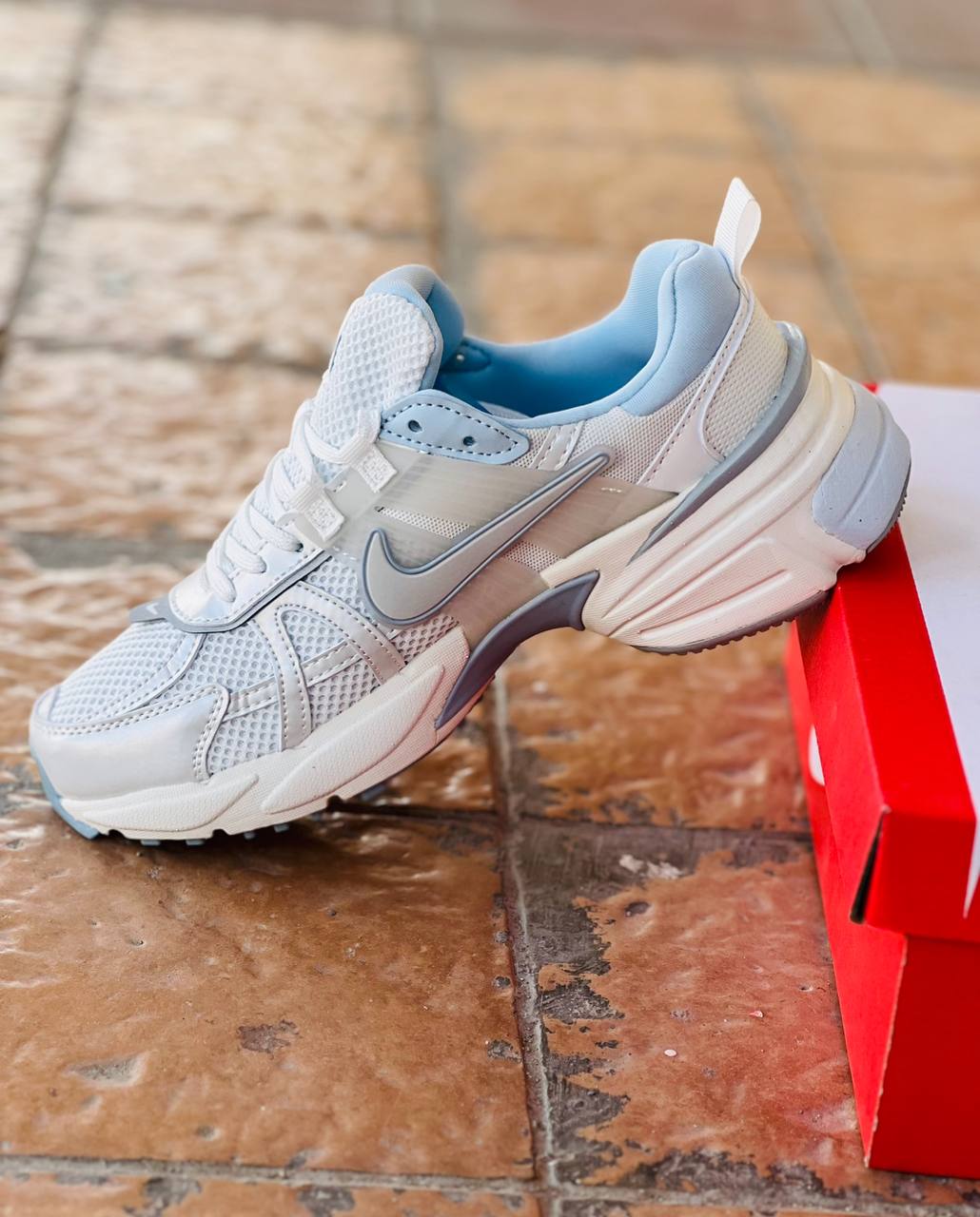 کتونی نایک وی تو کی Nike V2k Run | ساخت ویتنام | باجعبه بارکد دار سایز بندی کامل 37تا40