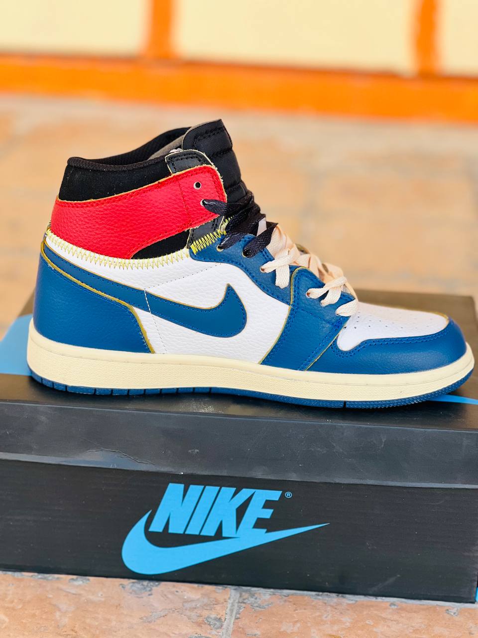 کتونی نایک جردن ۱ ، ساخت ویتنام مستر کوالیتی a، سایزپایین ترین قیمت در ایران 40 تا 45 . Nike air jordan 1 vietnam