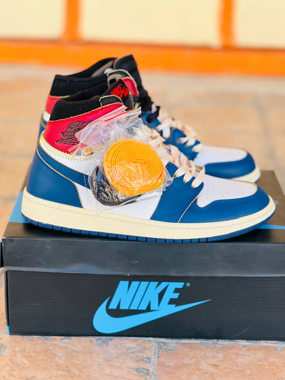 کتونی نایک جردن ۱ ، ساخت ویتنام مستر کوالیتی a، سایزپایین ترین قیمت در ایران 40 تا 45 . Nike air jordan 1 vietnam