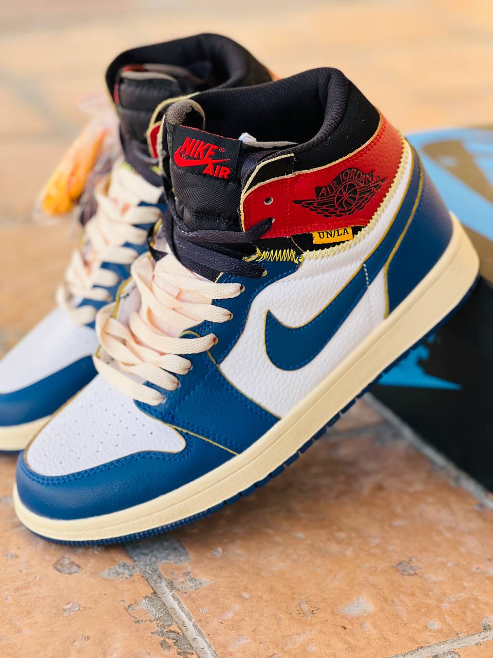 کتونی نایک جردن ۱ ، ساخت ویتنام مستر کوالیتی a، سایزپایین ترین قیمت در ایران 40 تا 45 . Nike air jordan 1 vietnam