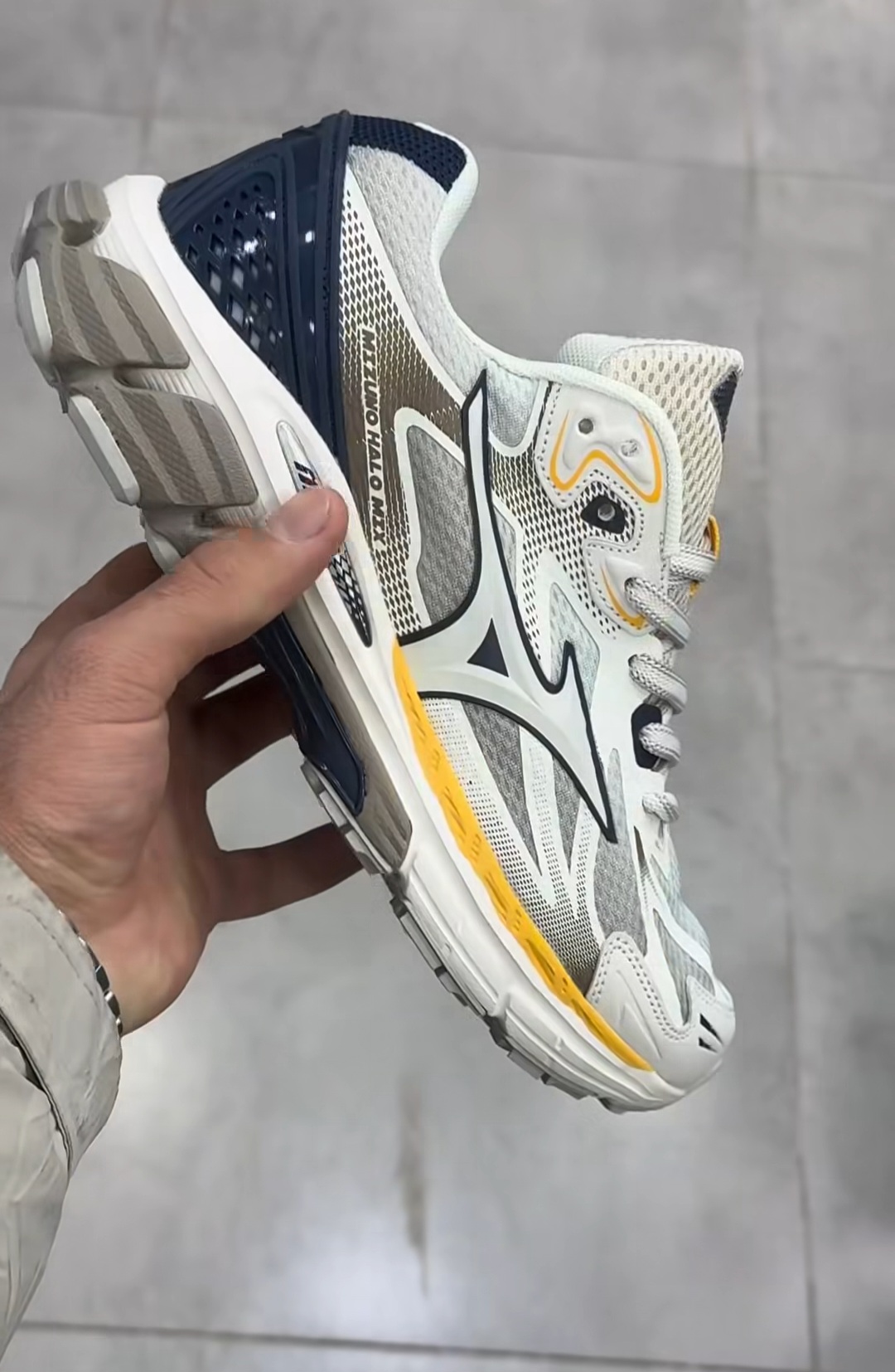 کتونی میزانو ساخت ویتنام مستر کوالیتی Aپایین ترین قیمت در ایران . سایز ۴۰ تا ۴۵.mizuno halo mix vietnam