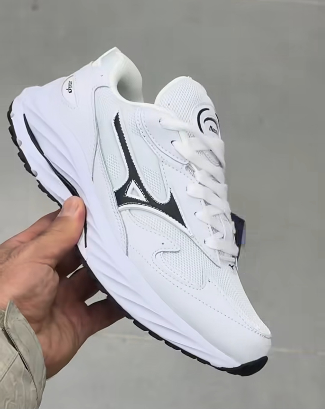 کتونی میزانو ویو رایدر بتا/Mizuno x Graphpaper Wave Rider Beta/وارداتی ساخت ویتنام/سایز ۴۰ تا ۴۵/ فروش عمده و تک/