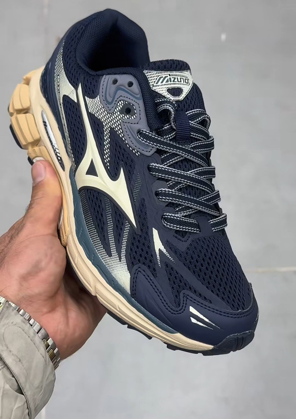 کتونی میزانو وارداتی ویتنام مستر کوالیتی aپایین ترین قیمت در ایران . سایز ۴۰ تا ۴۵.mizuno halo mix vietnam