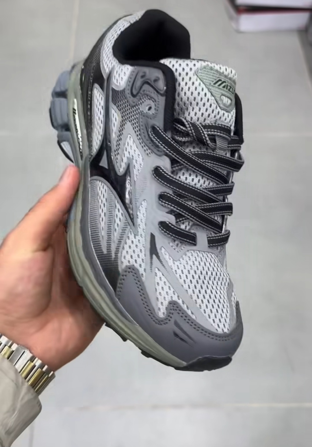 کتونی میزانو وارداتی ویتنام مستر کوالیتی aپایین ترین قیمت در ایران . سایز ۴۰ تا ۴۵.mizuno halo mix vietnam