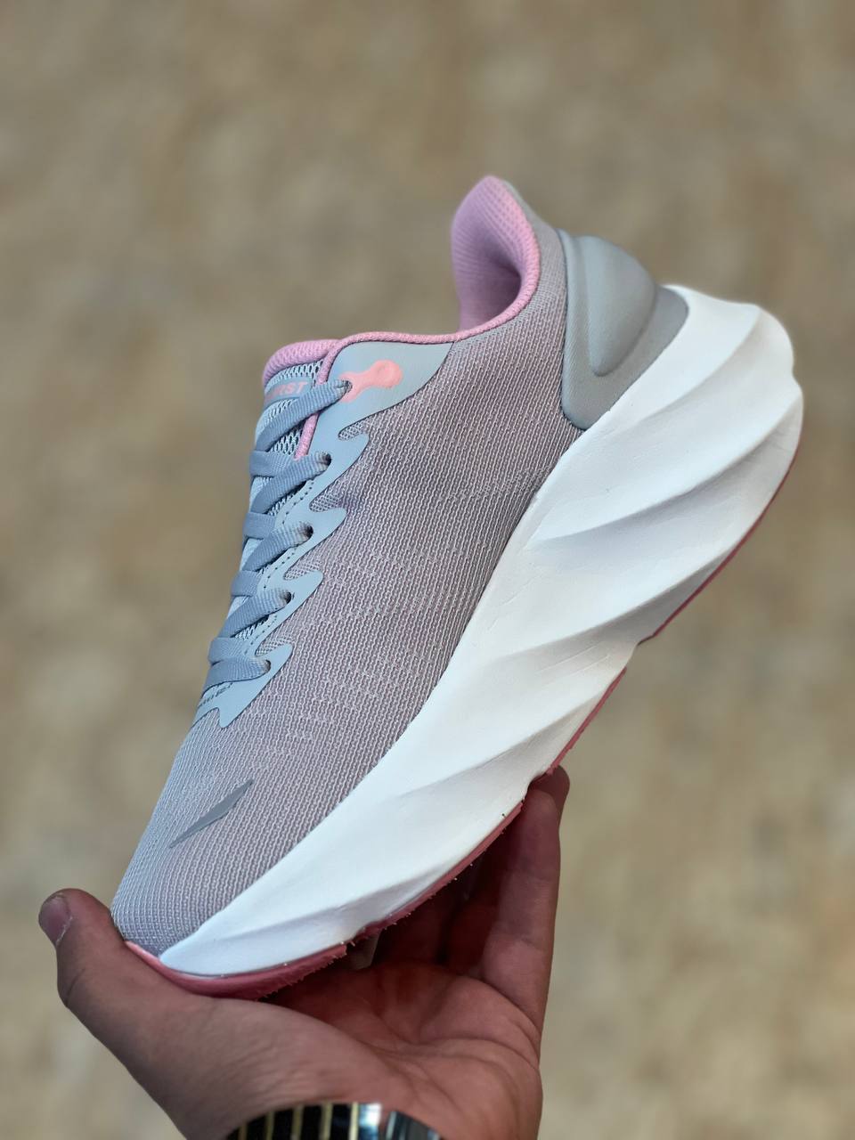کتونی اسکیچرزSkechers Aeru Burst/ ساخت ویتنام/سبک و طبی و راحت/ سایز ۳۷تا ۴۰/فروش عمده و تک /