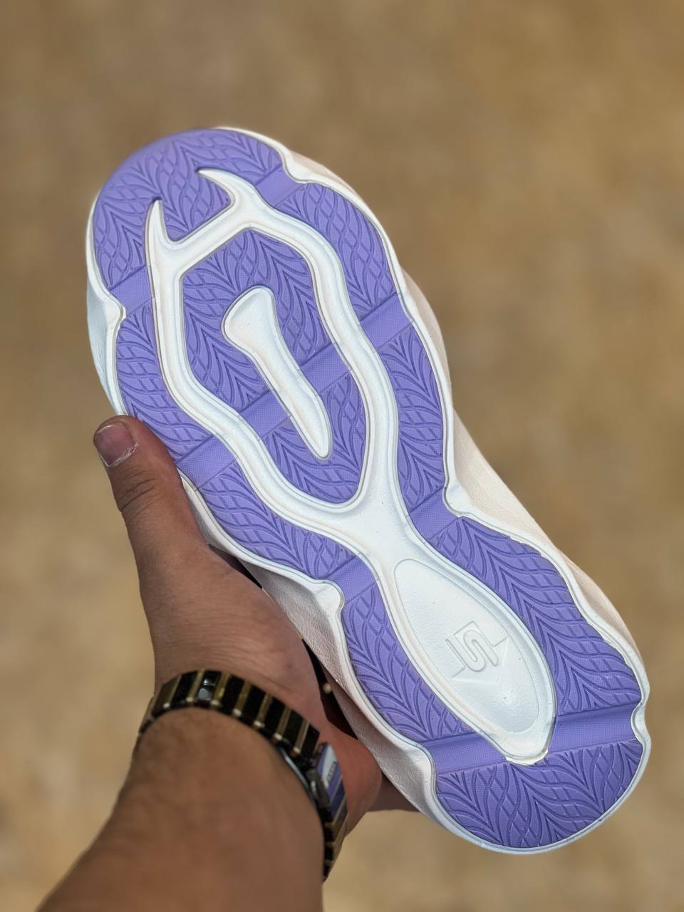 کفش اسکیچرزSkechers Aeru Burst/ ساخت ویتنام/سبک و طبی و راحت/ سایز ۳۷تا ۴۰/فروش عمده و تک /