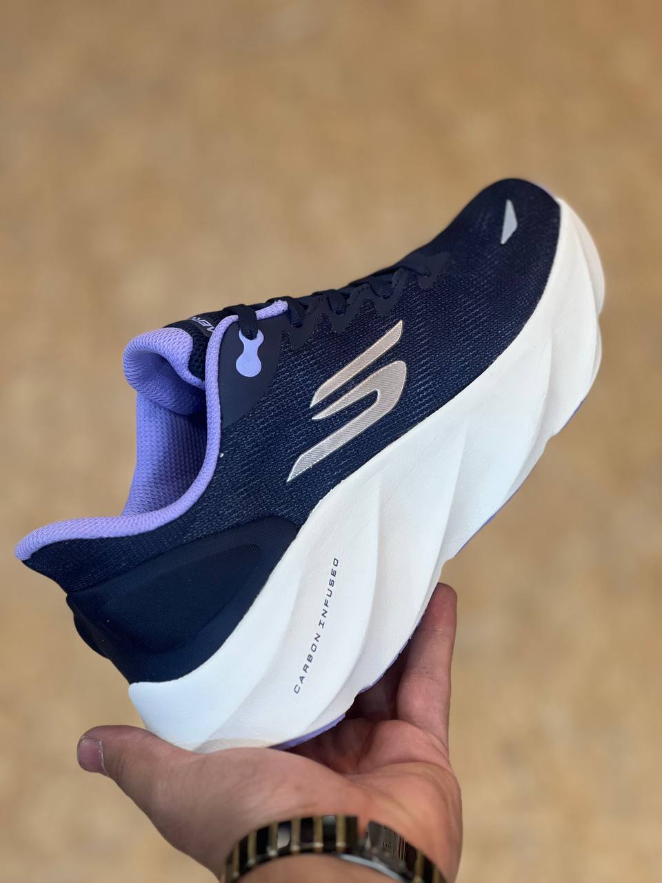 کفش اسکیچرزSkechers Aeru Burst/ ساخت ویتنام/سبک و طبی و راحت/ سایز ۳۷تا ۴۰/فروش عمده و تک /