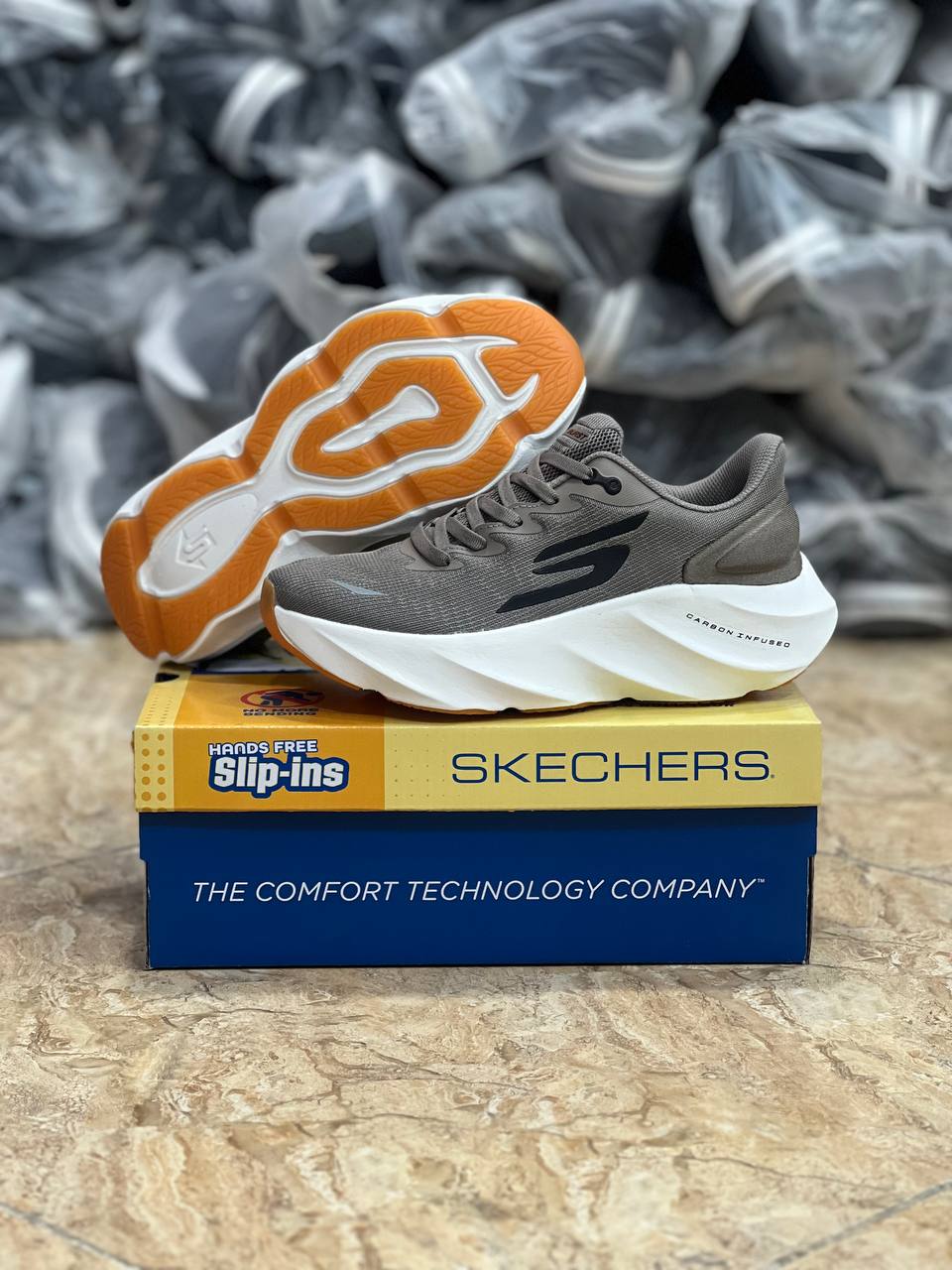 کفش اسکیچرزSkechers Aeru Burst/ ساخت ویتنام /نرم و سبک و راحت/سایز ۴۰تا ۴۵/فروش عمده و تک