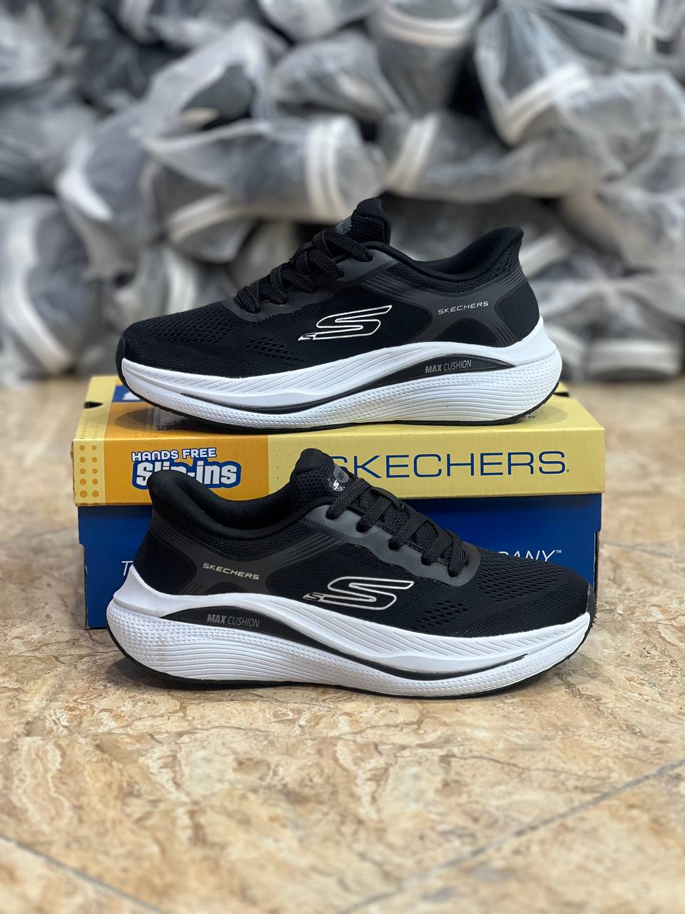 کفش اسکیچرز مکس کوشن skechers max cushioning سایز 40 تا 45 ساخت ویتنام فروش عمده و تک