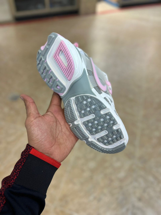 کتونی نایک وی تو کی Nike V2k Run