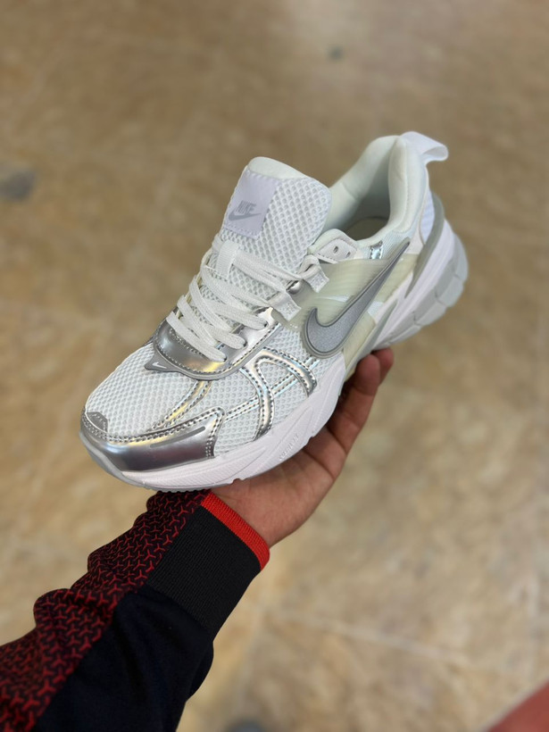 کتونی ویتنامی نایک وی تو کی Nike V2k Run | ساخت ویتنام | باجعبه بارکد دار سایز بندی کامل 37تا40
