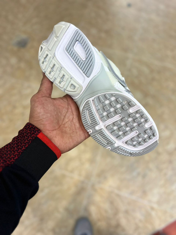 کتونی نایک وی تو کی Nike V2k Run