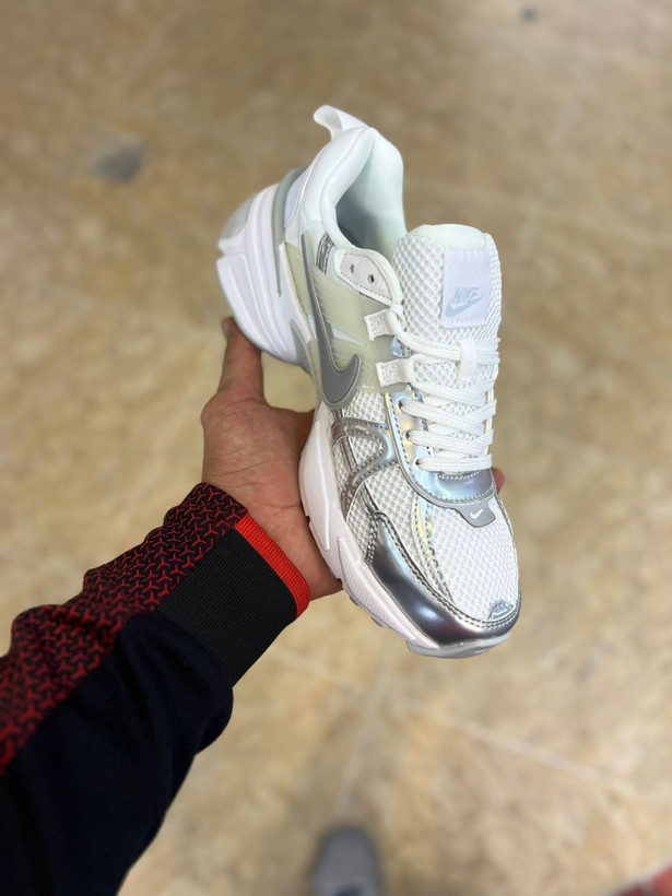 کتونی ویتنامی نایک وی تو کی Nike V2k Run | ساخت ویتنام | باجعبه بارکد دار سایز بندی کامل 37تا40