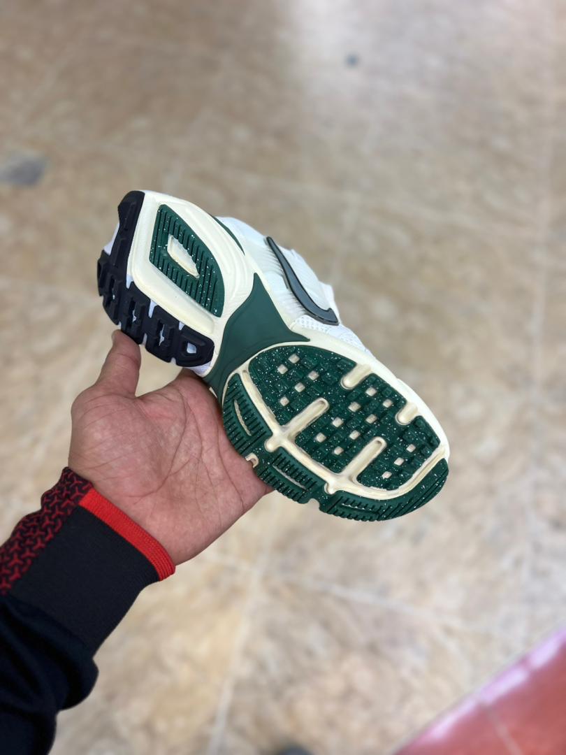 کتونی نایک وی تو کی Nike V2k Run