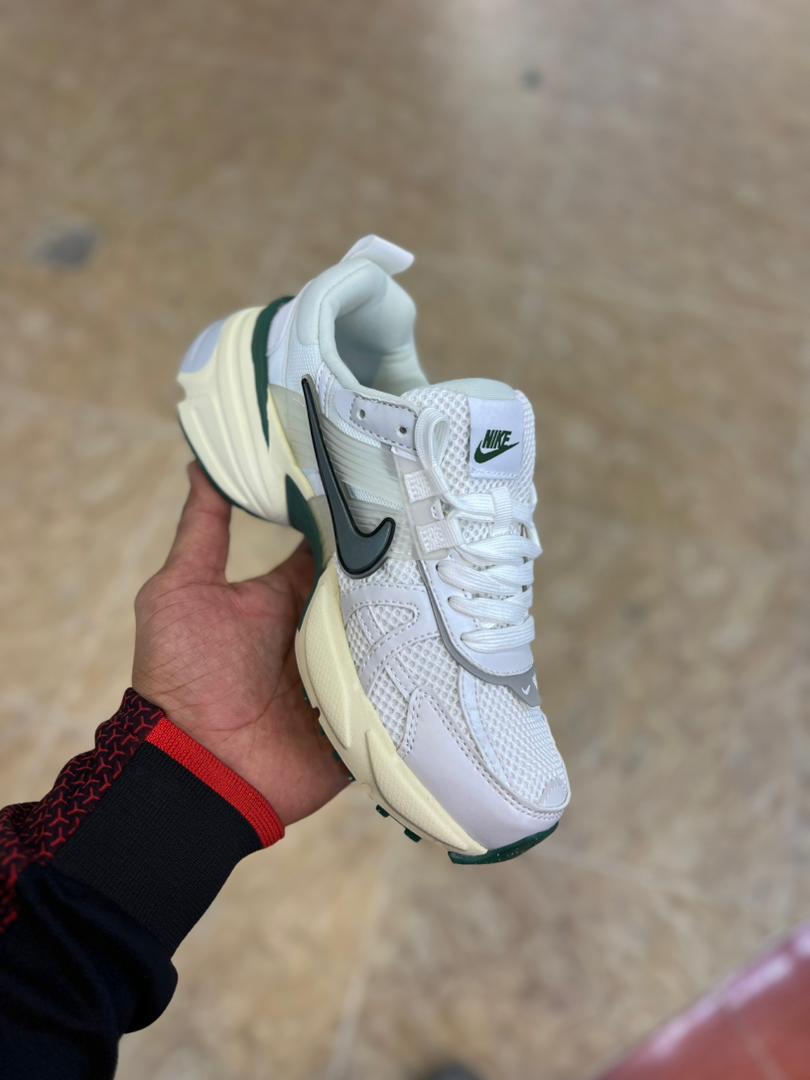 کتونی نایک وی تو کی Nike V2k Run /سایز ۳۷ تا ۴۰ساخت ویتنام | باجعبه بارکد دار