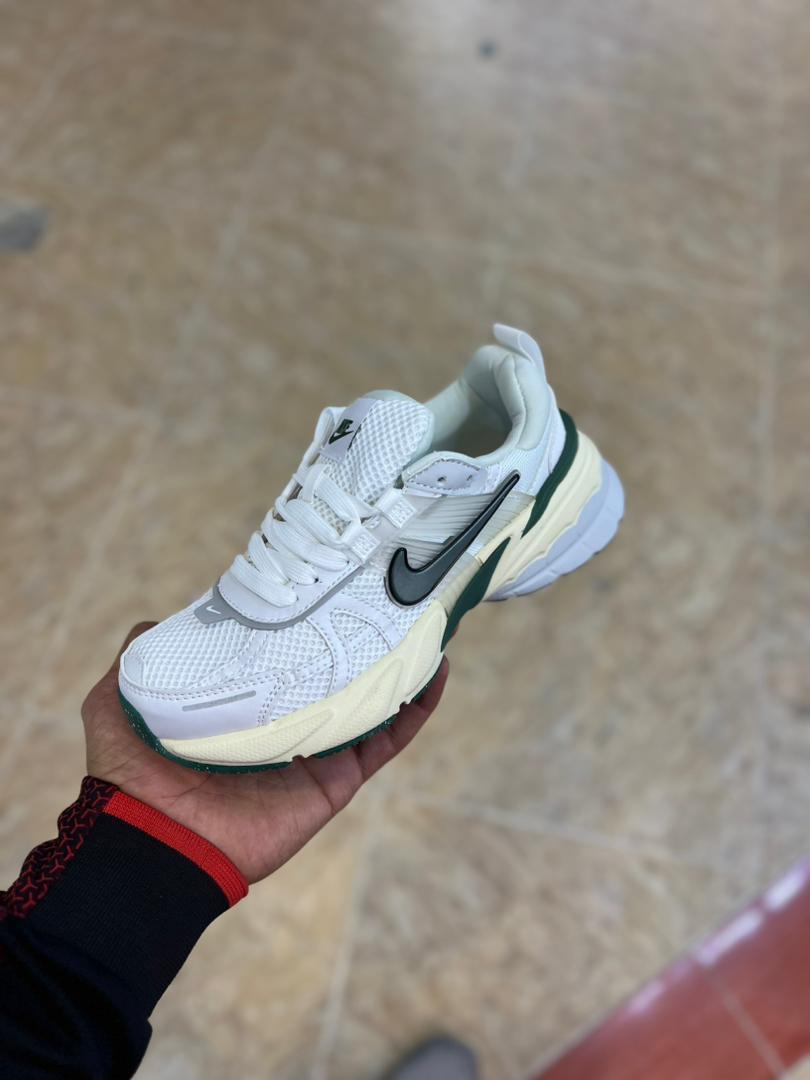 کتونی نایک وی تو کی Nike V2k Run /سایز ۳۷ تا ۴۰ساخت ویتنام | باجعبه بارکد دار