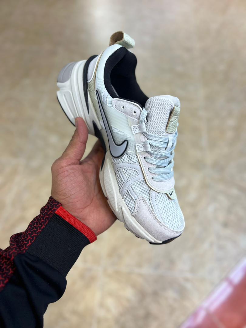 کتونی نایک وی تو کی Nike V2k Run /سایز ۳۷ تا ۴۰ساخت ویتنام | باجعبه بارکد دار