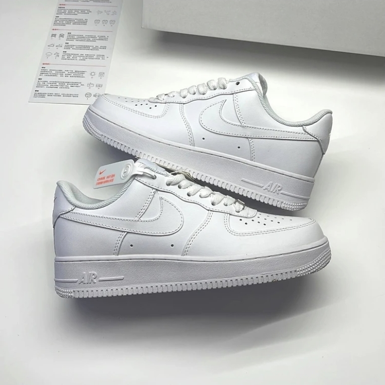کتونی نایک ایر فورسNike Air Force ساخت ویتنام ، همراه با جعبه بار کد دار ،سایز ۴۰تا ۴۵ . پایین ترین قیمت در ایران