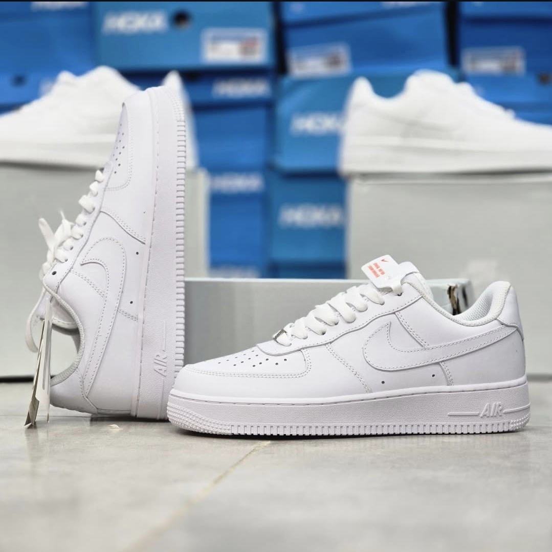 کتونی نایک ایر فورسNike Air Force ساخت ویتنام ، همراه با جعبه بار کد دار ،سایز ۴۰تا ۴۵ . پایین ترین قیمت در ایران