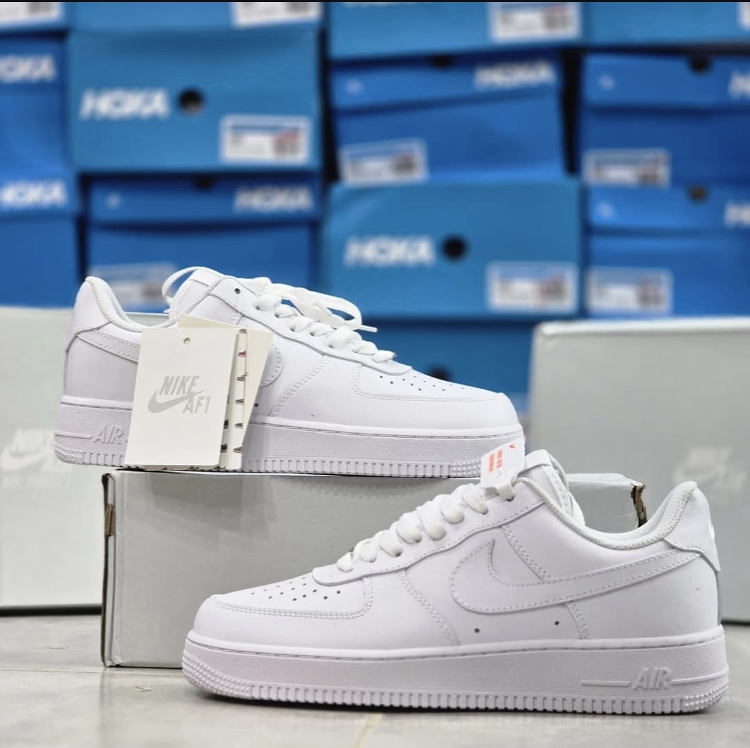 کتونی نایک ایر فورسNike Air Force ساخت ویتنام ، همراه با جعبه بار کد دار ،سایز ۴۰تا ۴۵ . پایین ترین قیمت در ایران