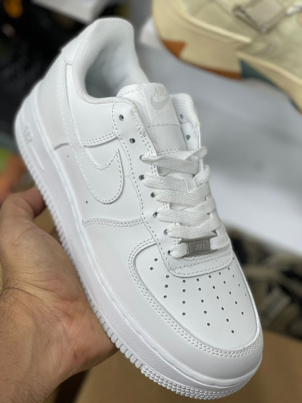 کتونی نایک ایر فورسNike Air Force ساخت ویتنام ، همراه با جعبه بار کد دار ،سایز ۴۰تا ۴۵ . پایین ترین قیمت در ایران