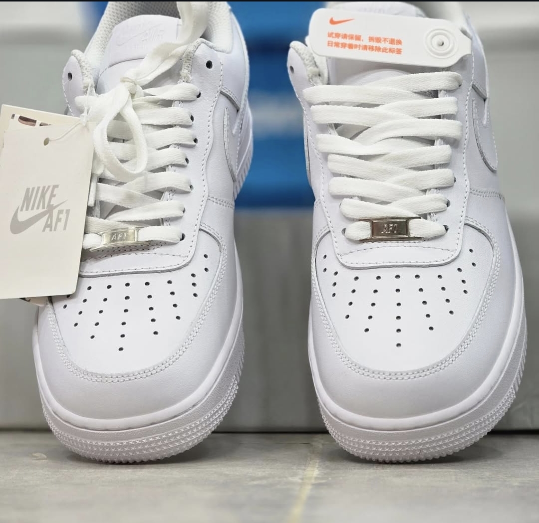 کتونی نایک ایر فورسNike Air Force ساخت ویتنام ، همراه با جعبه بار کد دار ،سایز ۴۰تا ۴۵ . پایین ترین قیمت در ایران