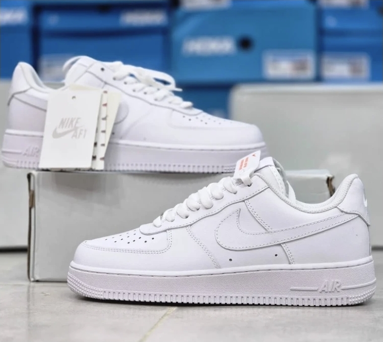 کتونی نایک ایر فورسNike Air Force ساخت ویتنام ، همراه با جعبه بار کد دار ،سایز ۴۰تا ۴۵ . پایین ترین قیمت در ایران