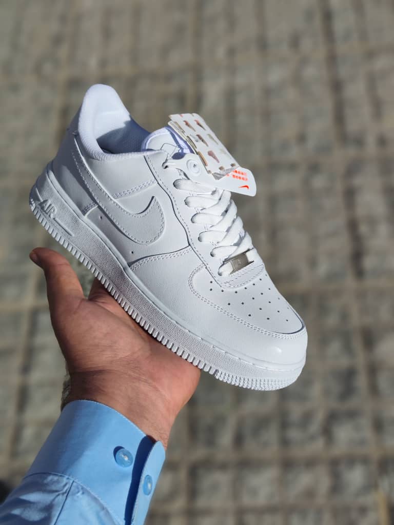 کتونی نایک ایر فورسNike Air Force ساخت ویتنام ، همراه با جعبه بار کد دار ،سایز ۴۰تا ۴۵ . پایین ترین قیمت در ایران