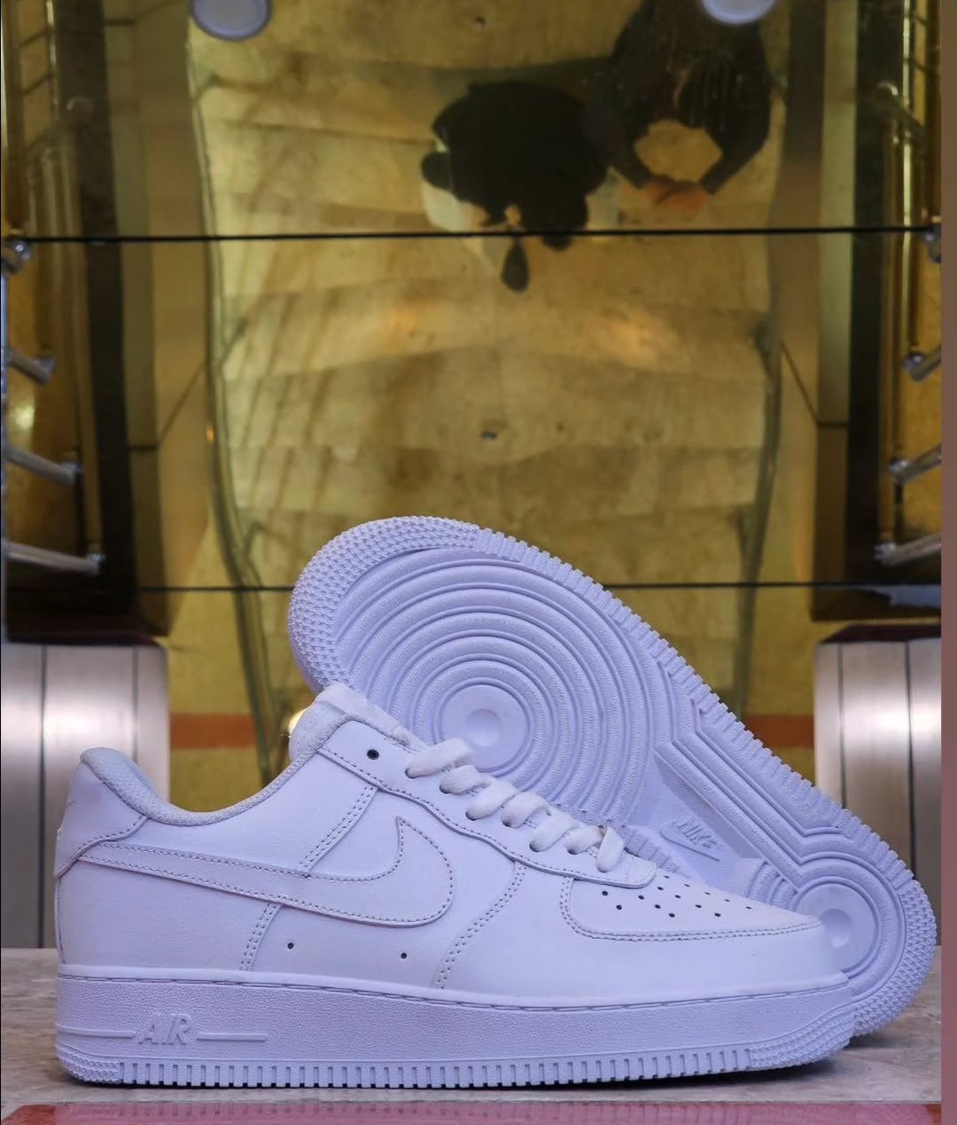 کتونی نایک ایر فورسNike Air Force ساخت ویتنام ، همراه با جعبه بار کد دار ،سایز ۴۰تا ۴۵ . پایین ترین قیمت در ایران