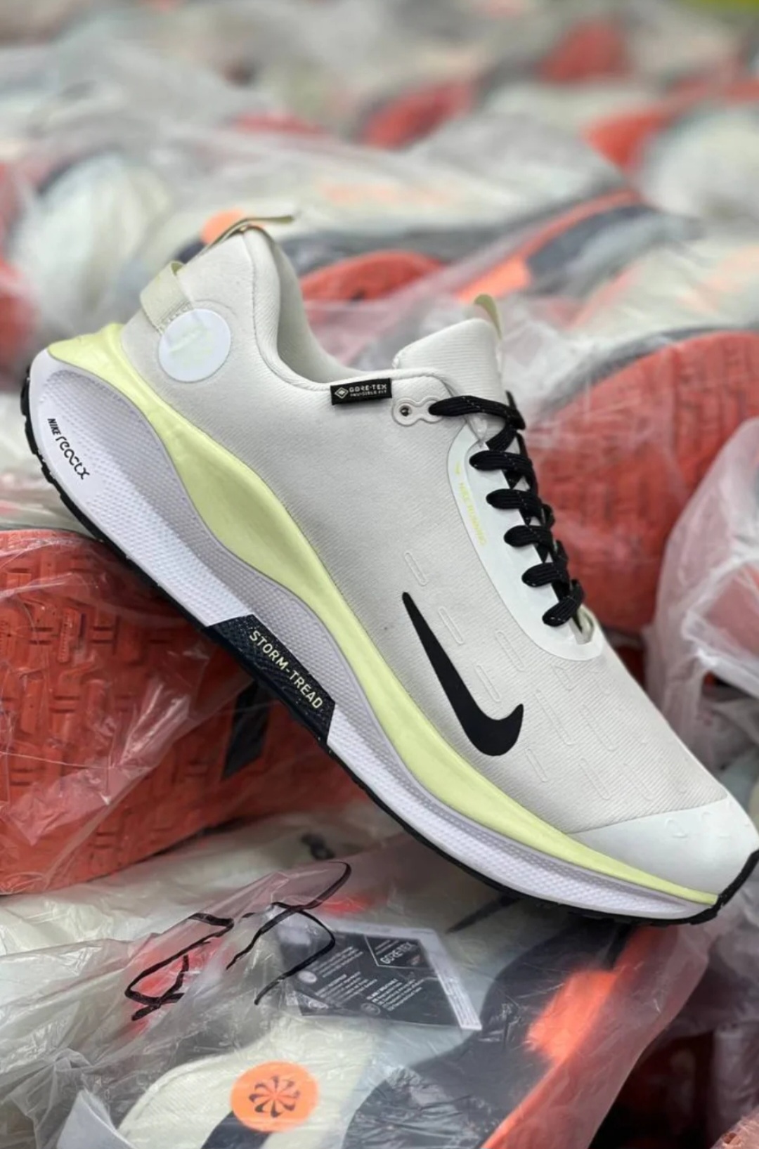 کفش نایک گورتکس اینفینیتی ران ۴ فروش بصورت عمده و تک سایز ۴۰ تا ۴۵. تضمین کالا Nike React infinity Run 4 Gore_tex