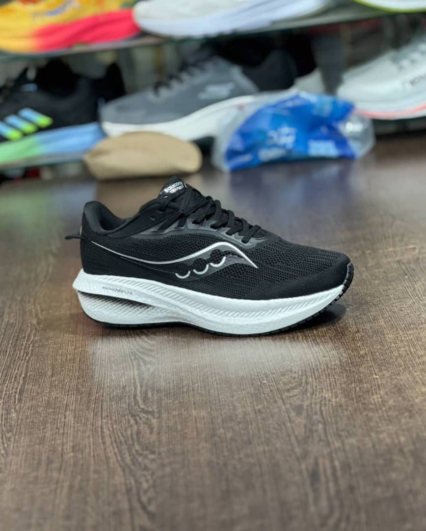 کتونی ساکونی تریمپ ۲۱/Saucony Triumph 21/ساخت ویتنام /سایز ۴۰تا۴۵/فروش بصورت عمده و تک.