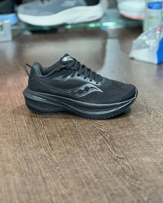 کتونی ساکونی تریمپ ۲۱/Saucony Triumph 21/ وارداتی ساخت ویتنام /سایز ۴۰الی ۴۵/فروش بصورت عمده و تک .