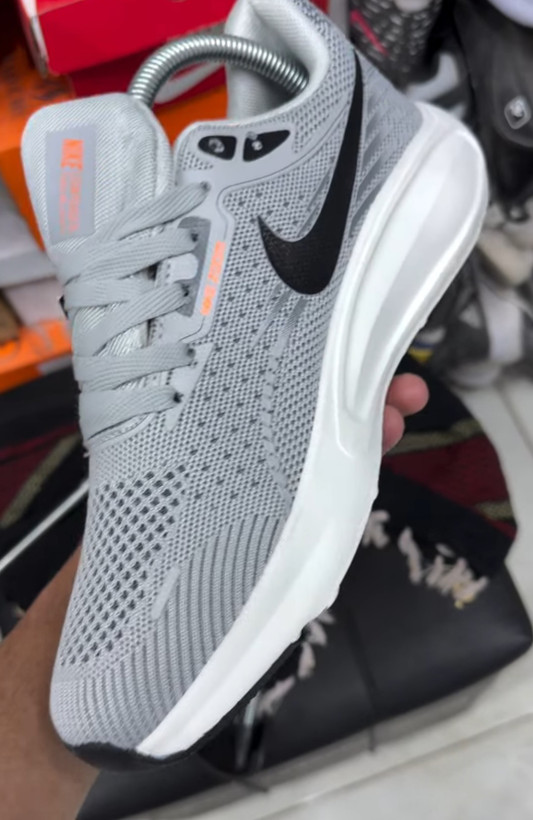 کتونی نایک زوم پگاسوس Nike zoom pegasus ساخت ویتنام ، سایز ۴۰ تا ۴۵ فروش بصورت عمده و تک