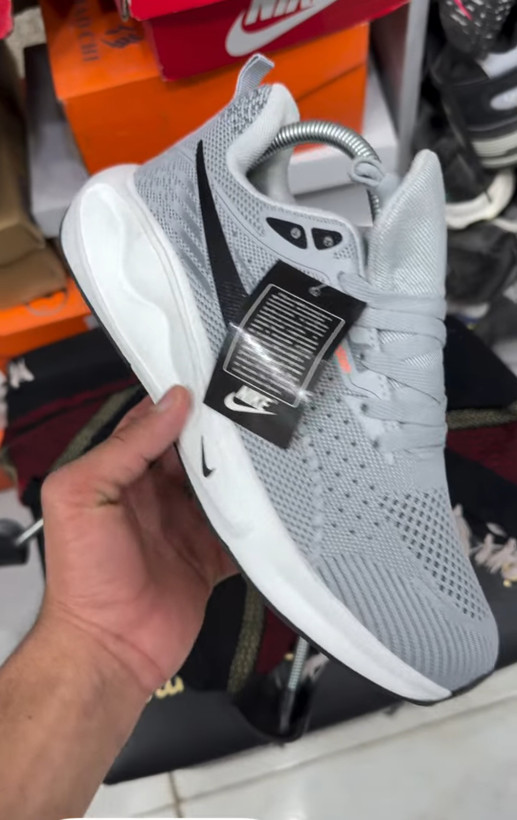 کتونی نایک زوم پگاسوس Nike zoom pegasus ساخت ویتنام ، سایز ۴۰ تا ۴۵ فروش بصورت عمده و تک