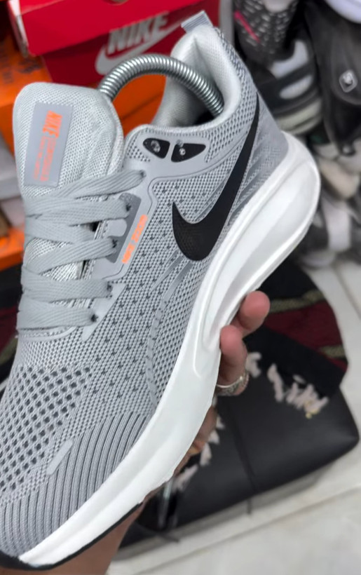 کتونی نایک زوم پگاسوس Nike zoom pegasus ساخت ویتنام ، سایز ۴۰ تا ۴۵ فروش بصورت عمده و تک