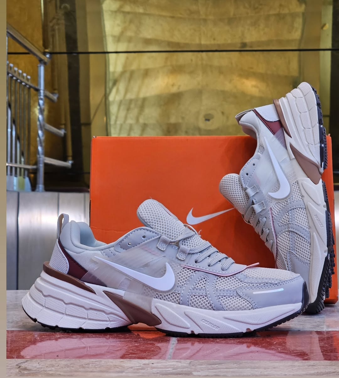 کتونی نایک وی تو کی Nike V2k Run