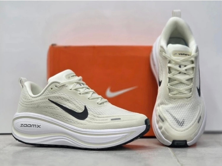 کتونی نایک زوم ومرو پلاس/Nike Air Zoom Vomero Plus
