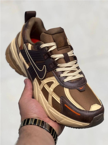 کتونی نایک وی تو کی ساخت ویتنام وارداتی/سایز 40 الی 45/Nike V2k Run/ فروش عمده و تک