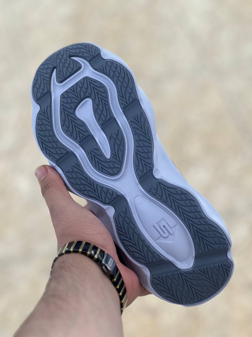کتونی اسکیچرزSkechers Aeru Burst/ ساخت ویتنام /نرم و سبک و راحت/سایز ۴۰تا ۴۵/فروش عمده و تک