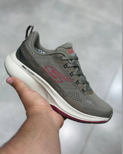 کتونی اسکیچرزمکس کویشن/Skechers max cushioning