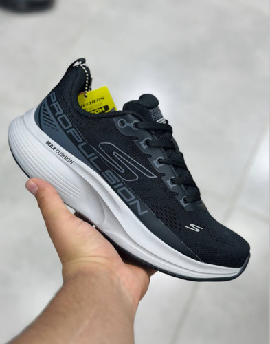 کتونی اسکیچرزمکس کویشن/Skechers max cushioning