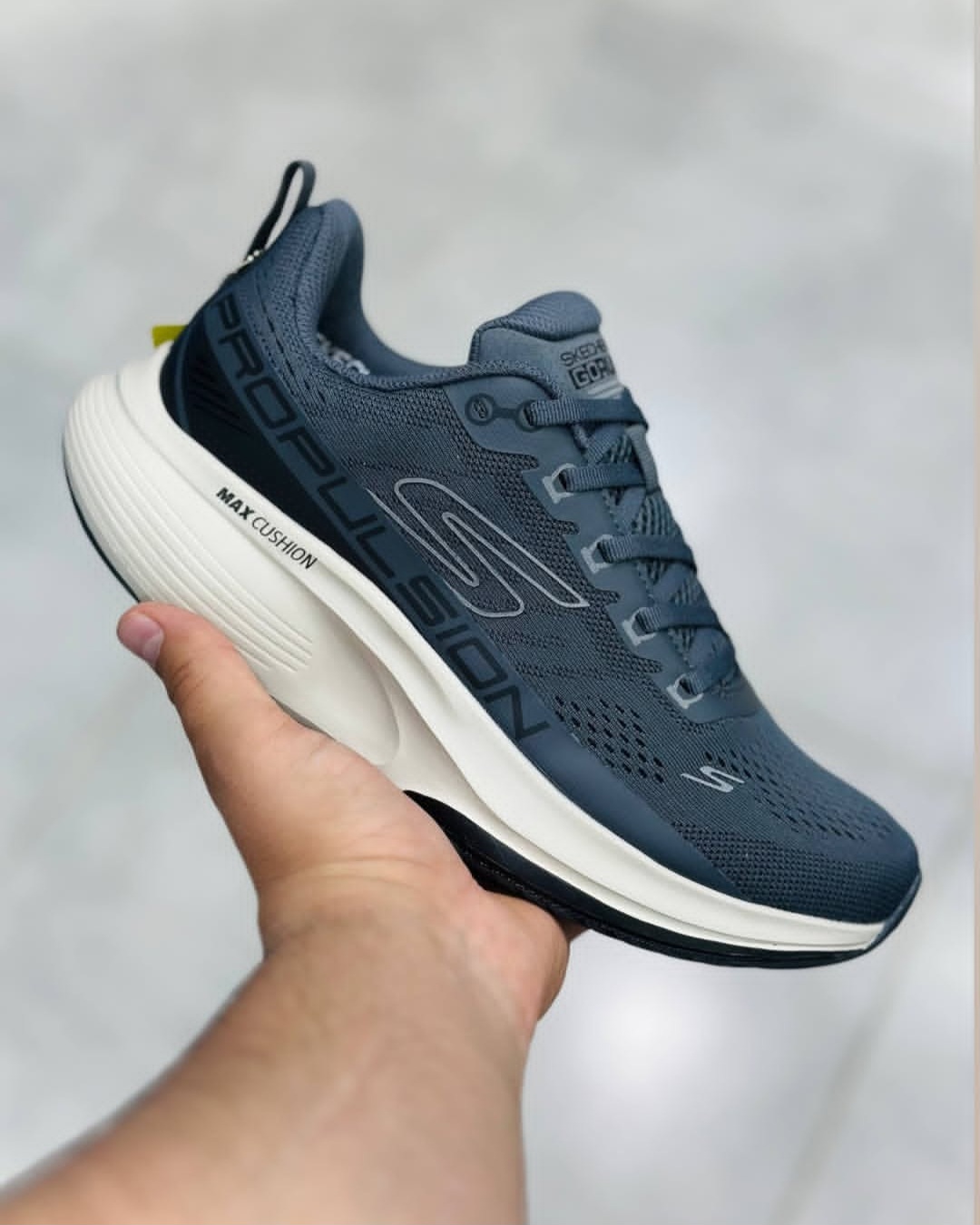 کتونی اسکیچرزمکس کویشن/Skechers max cushioning