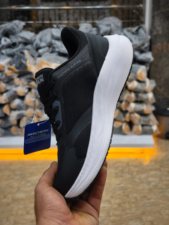 کتونی اسکیچرزمکس کویشن/Skechers max cushioning
