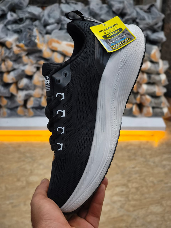 Skechers Max Cushioning Vietnam