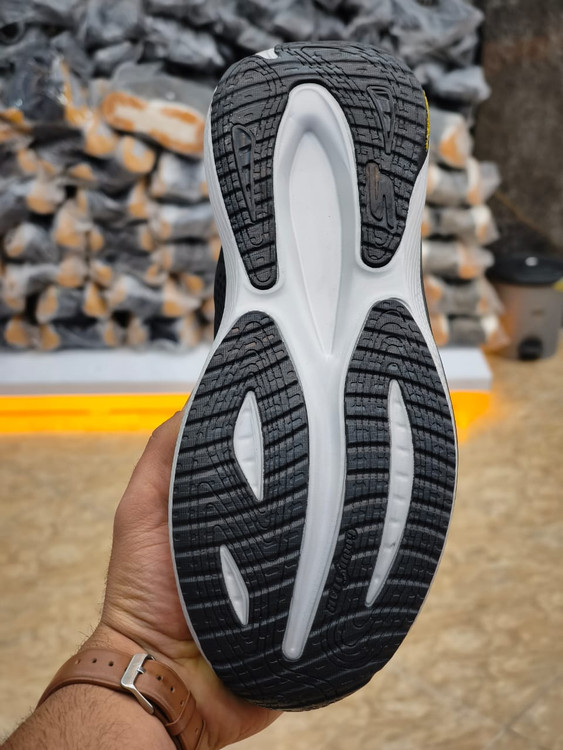 Skechers Max Cushioning Vietnam