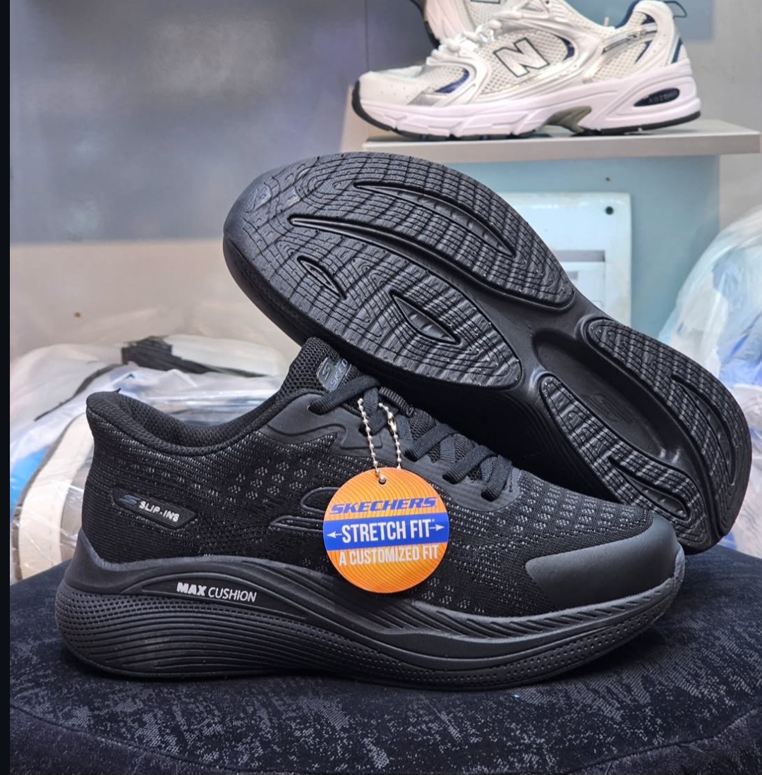 کفش اسکیچرزمکس کویشن/Skechers max cushioning